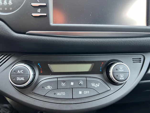 Toyota Yaris 1.5 VVT-i HSD Trend