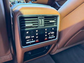 https://vehicle.imgix.net/4413106/466f4ec1-c0cf-49d1-89c4-43e76d4dc70e.jpg