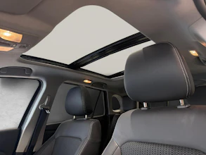 https://vehicle.imgix.net/4413226/2e51d14f-de7a-4a2a-b927-22e3f51f8b05.jpg