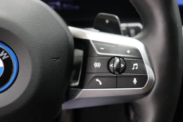 BMW X1 30e xDrive paddles