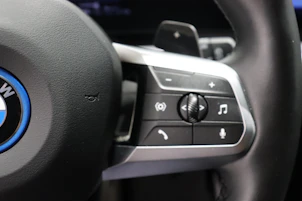 image du véhicule BMW X1 30e xDrive paddles