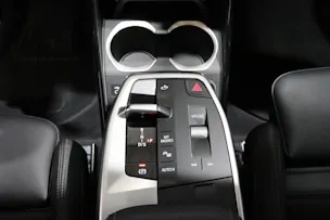 BMW X1 30e xDrive paddles
