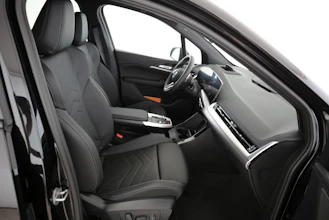 https://vehicle.imgix.net/4413376/1ef94b38-82e5-4894-8636-8f96ac89babf.jpg