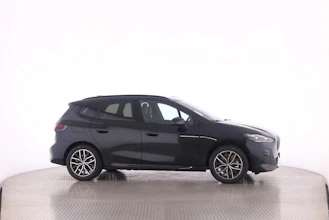https://vehicle.imgix.net/4413376/6e592d17-5926-40f1-8129-3d77edd4ee15.jpg