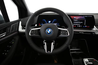 https://vehicle.imgix.net/4413396/4b029a06-884a-4793-a799-8b95610b5339.jpg