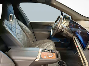 https://vehicle.imgix.net/4413532/fe552f8b-754d-48df-8fdd-a4e9d1587bbd.jpg