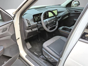https://vehicle.imgix.net/4413551/5c8b0b3f-f7e4-4c50-a648-6c73686d7c59.jpg