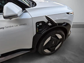 https://vehicle.imgix.net/4413551/f30eba79-2157-4d7c-9f3f-a837820391ce.jpg
