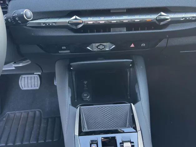 DS Automobiles No4 1.2 Hybrid Pallas