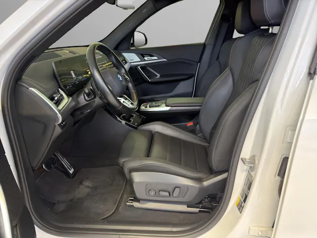 BMW X1 30e xDrive paddles