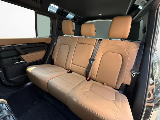 Land Rover Defender 110 3.0 D I6 250 X-Dynamic SE
