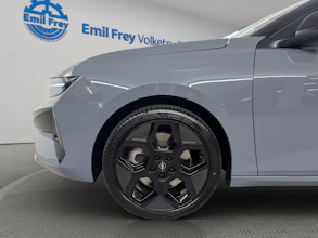 https://vehicle.imgix.net/4413655/76671401-0a13-4dc0-91bd-b15b4f3c3d1d.jpg
