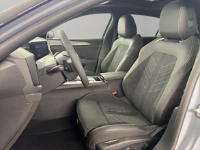 https://vehicle.imgix.net/4413655/d7e203ab-87a3-4b52-b816-9e0c9c08aee2.jpg