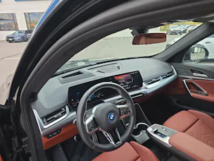 BMW iX1 20 M Sport eDrive U11 (CH) AHK 750KG **100 % électrique**
