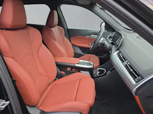BMW iX1 20 M Sport eDrive U11 (CH) AHK 750KG **100 % électrique**