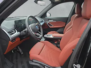 BMW iX1 20 M Sport eDrive U11 (CH) AHK 750KG **100 % électrique**