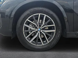 BMW iX1 20 M Sport eDrive U11 (CH) AHK 750KG **100 % électrique**