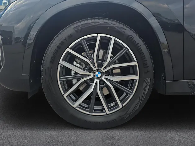 BMW iX1 20 M Sport eDrive U11 (CH) AHK 750KG **100 % électrique**
