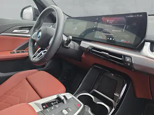 BMW iX1 20 M Sport eDrive U11 (CH) AHK 750KG **100 % électrique**