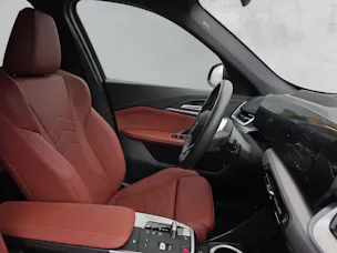 BMW iX1 20 M Sport eDrive U11 (CH) AHK 750KG **100 % électrique**