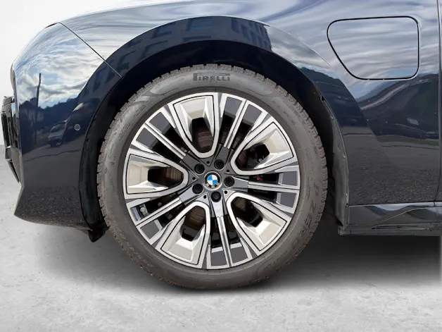 BMW M760e xDrive