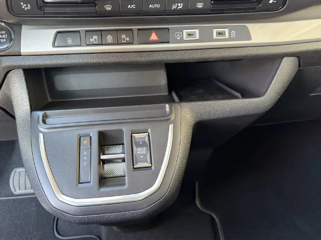 Peugeot Traveller Standard 2.2 BlueHDi