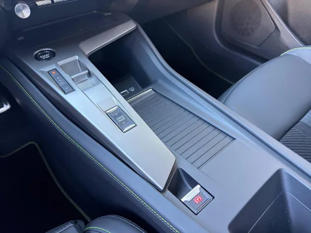 PEUGEOT 408 1.2 Hybrid GT