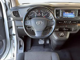 Toyota PROACE Verso L1 2.0 D Trend inkl. Standheizung und Anhängerkupplung