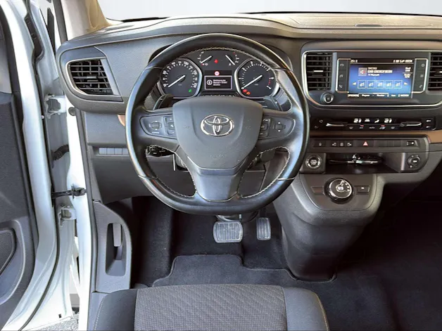 Toyota PROACE Verso L1 2.0 D Trend inkl. Standheizung und Anhängerkupplung