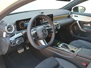 MERCEDES-BENZ A 200 Progressive