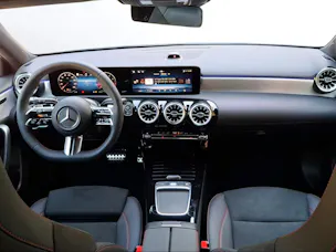 MERCEDES-BENZ A 200 Progressive