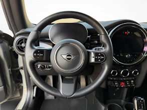 https://vehicle.imgix.net/4413763/a20e4592-6223-4e93-8ca0-3b1eacf42fe3.jpg