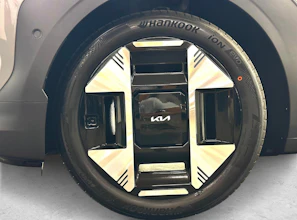 https://vehicle.imgix.net/4413766/64faa0cf-3815-4564-8a12-8b1d9535c215.jpg