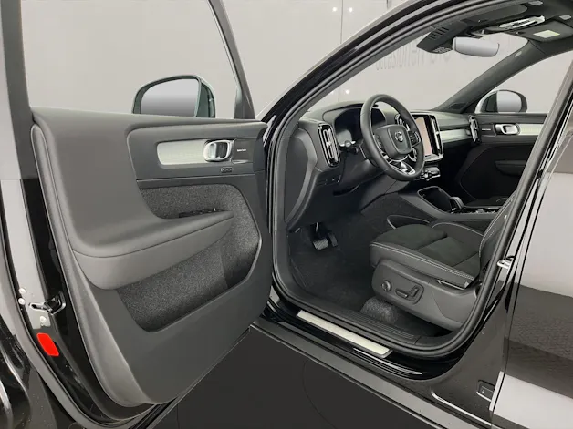 Volvo XC40 2.0 B3 MH Plus Dark