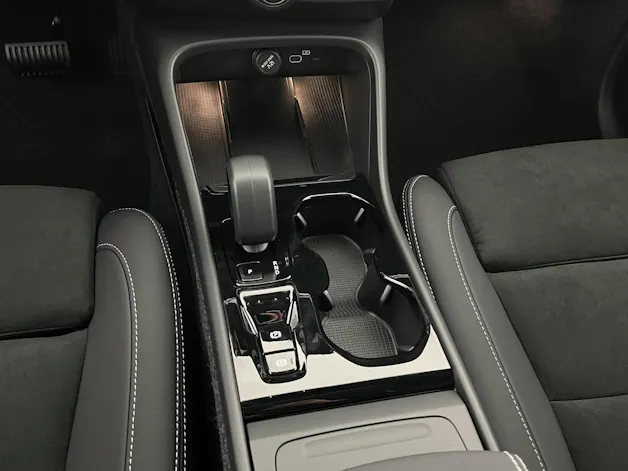 Volvo XC40 2.0 B3 MH Plus Dark