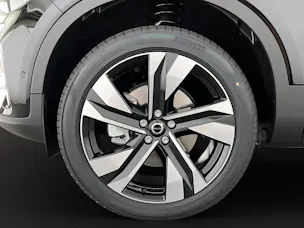 VOLVO XC40 2.0 B3 MH Plus Dark