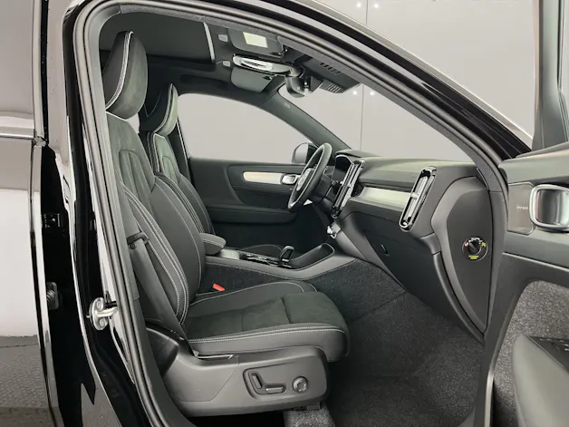 Volvo XC40 2.0 B3 MH Plus Dark