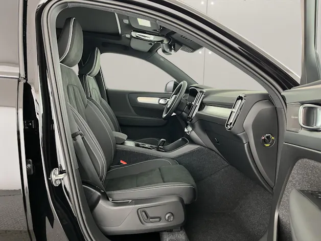 Volvo XC40 2.0 B3 MH Plus Dark