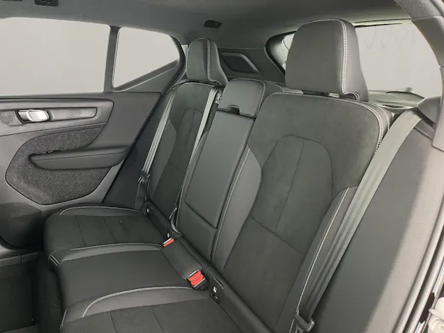 Volvo XC40 2.0 B3 MH Plus Dark