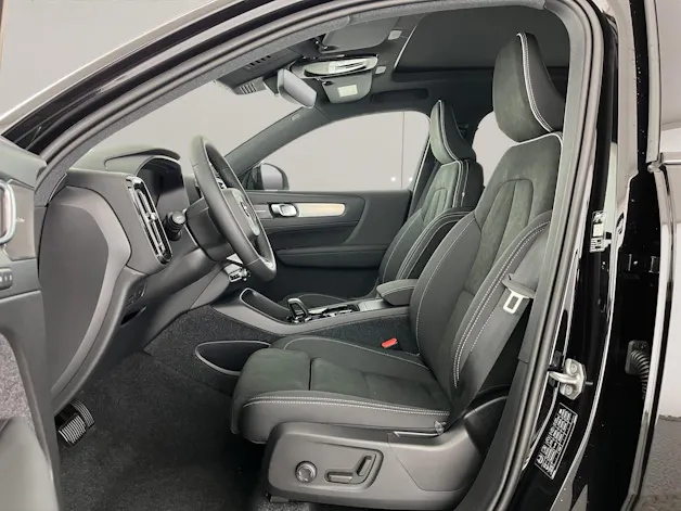 Volvo XC40 2.0 B3 MH Plus Dark