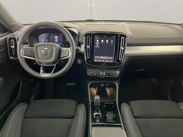 Volvo XC40 2.0 B3 MH Plus Dark