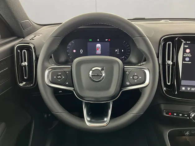 Volvo XC40 2.0 B3 MH Plus Dark