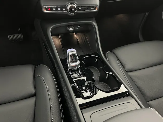 Volvo XC40 2.0 B3 MH Plus Dark
