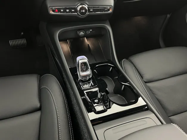 Volvo XC40 2.0 B3 MH Plus Dark