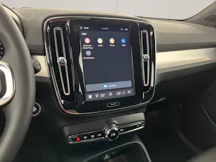 VOLVO XC40 2.0 B3 MH Plus Dark