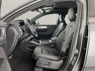 VOLVO XC40 2.0 B3 MH Plus Dark