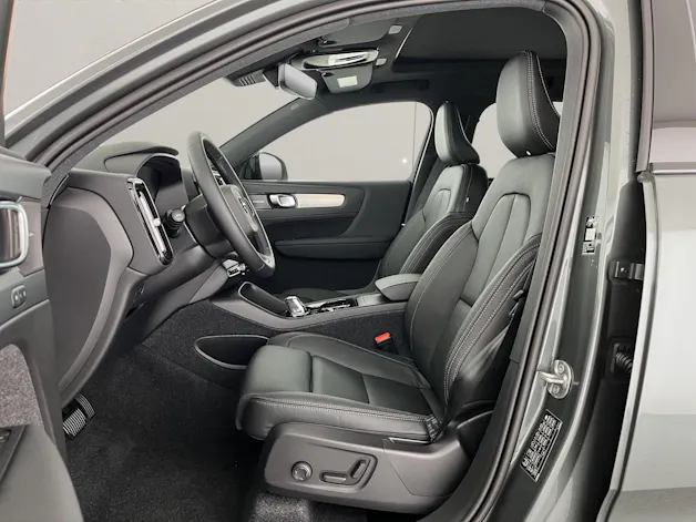 Volvo XC40 2.0 B3 MH Plus Dark