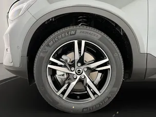 VOLVO XC40 2.0 B3 MH Plus Dark