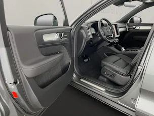 VOLVO XC40 2.0 B3 MH Plus Dark
