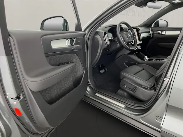 Volvo XC40 2.0 B3 MH Plus Dark